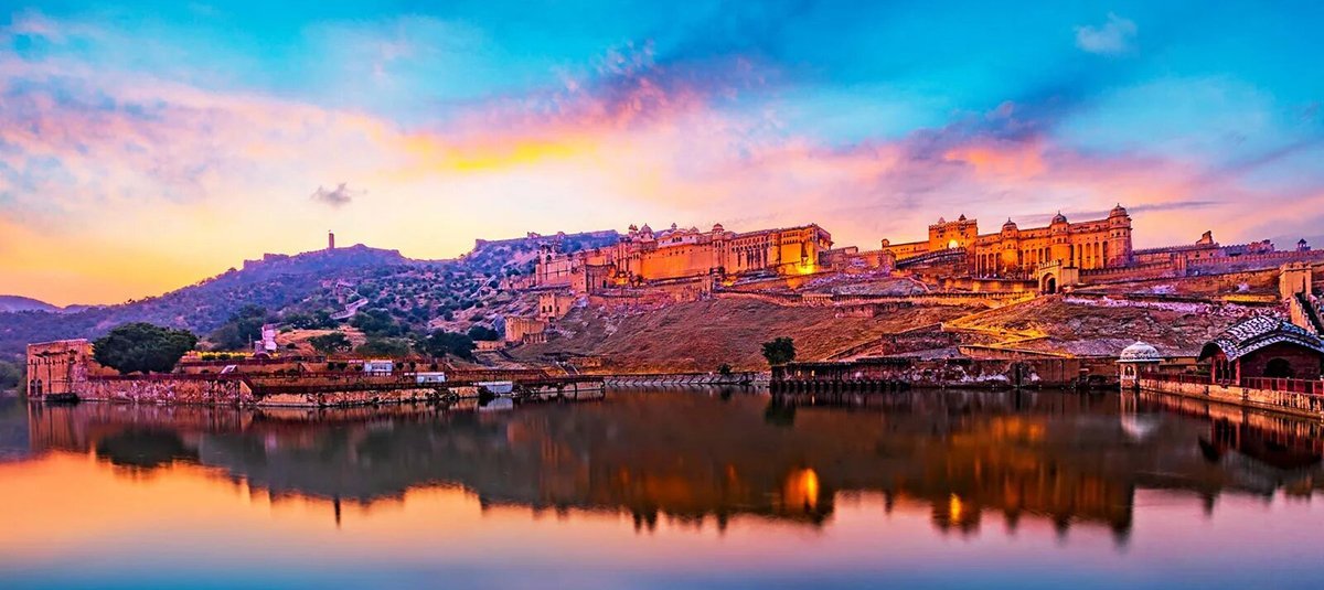 Amer Fort above Maota Lake at sunset, Jaipur, Rajasthan